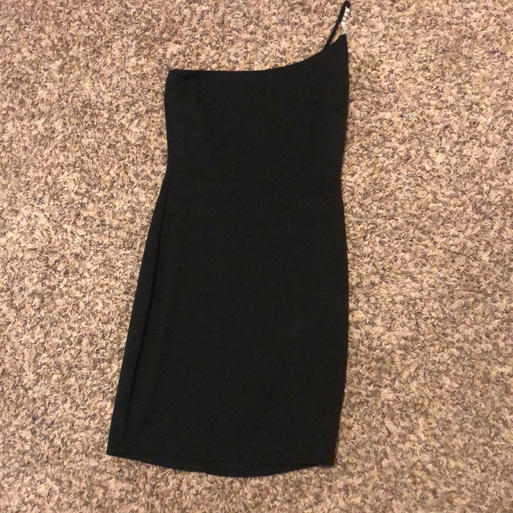 Black asymmetrical strap bodycon dress